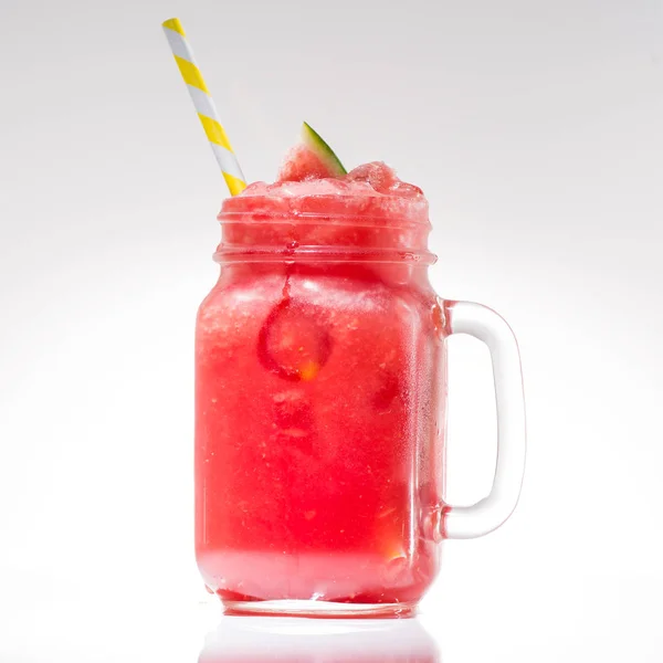 Limonada con sandía en tarro de albañil — Foto de Stock