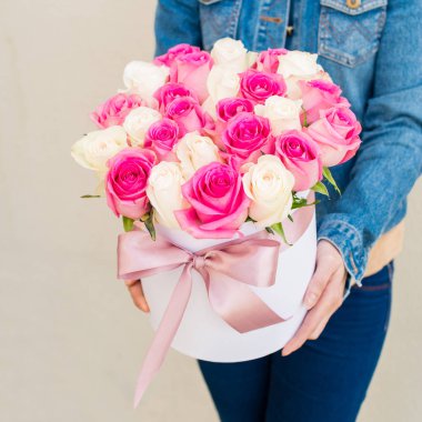 Kutuda bir buket gül