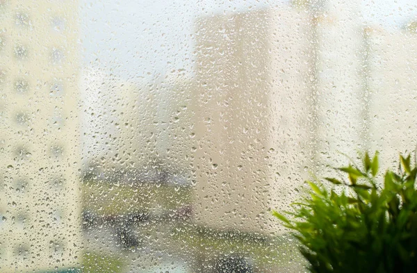 Gouttes de pluie sur la fenêtre — Photo