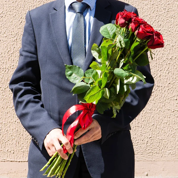 Man with bouquet of flowers — Stock Photo, Image