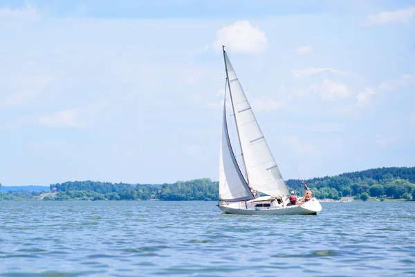 Zeiljacht in zee — Stockfoto