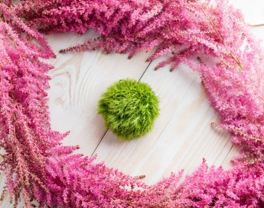 çiçeklerle yapılan çerçeve