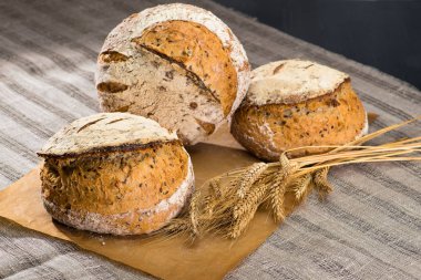 geleneksel yuvarlak esnaf çavdar ekmeği somun zekâ ile natürmort