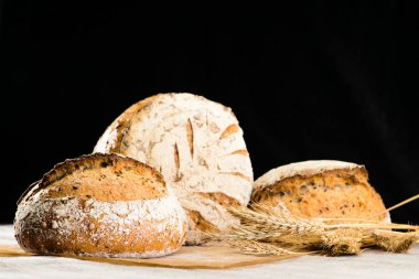 geleneksel yuvarlak esnaf çavdar ekmeği somun zekâ ile natürmort