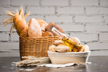 sepet, geleneksel bir yuvarlak ar içinde taze ekmek türleri