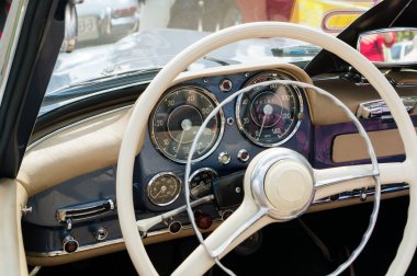 Eski eski model araba iç görünümü