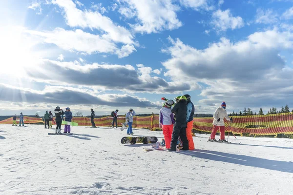 Família snowboarders selfie fotografado — Fotografia de Stock
