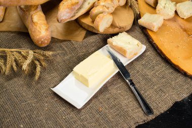 Natürmort Fransız taze ekmeği baget ile ile poolish bir w üzerinde