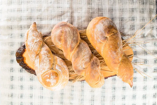 Delicious baked goods on a wooden cutting board — Stock Photo, Image