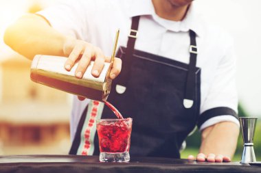 barmen işyeri. Bir barmen tarih seçici odak kim l ekleme