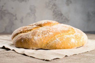 lezzetli pişmiş iyi bir ışık tekstil arka plan üzerinde sermaye topuz