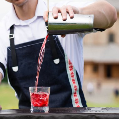 barmen işyeri. Bir barmen tarih seçici odak kim s ekleme