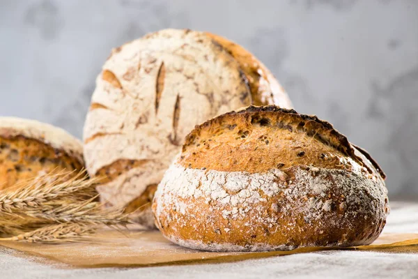 geleneksel yuvarlak esnaf çavdar ekmeği somun zekâ ile natürmort