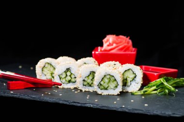 Geleneksel Japon mutfağı. Suşi tarih seçici odak wi rulo