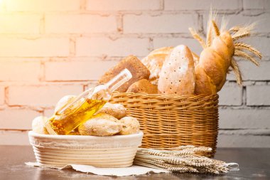 sepet, geleneksel bir yuvarlak ar içinde taze ekmek türleri