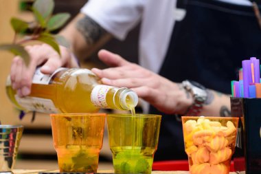 buz c ile farklı yaz taze kokteyl hazırlama süreci