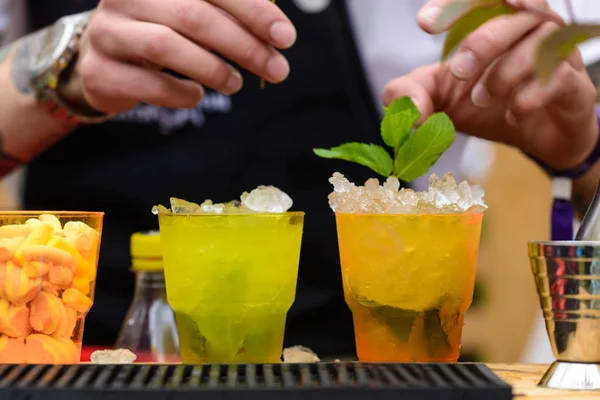 buz c ile farklı yaz taze kokteyl hazırlama süreci