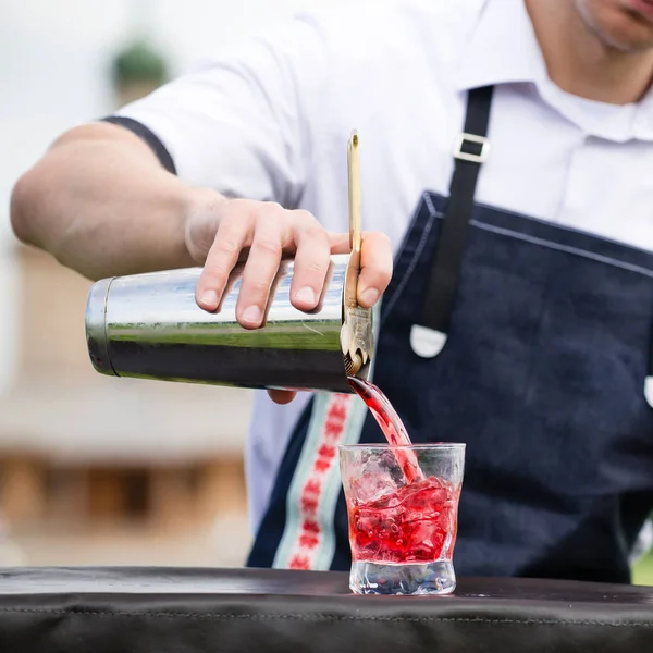 barmen işyeri. Bir barmen tarih seçici odak kim s ekleme