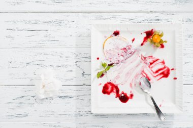 üstten görünüm beyaz boş plaka, ışık yemekten sonra kirli woo