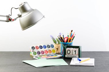 kavram eğitim veya okul eşyalarını, w ile okula geri