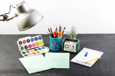 kavram eğitim veya okul eşyalarını, w ile okula geri