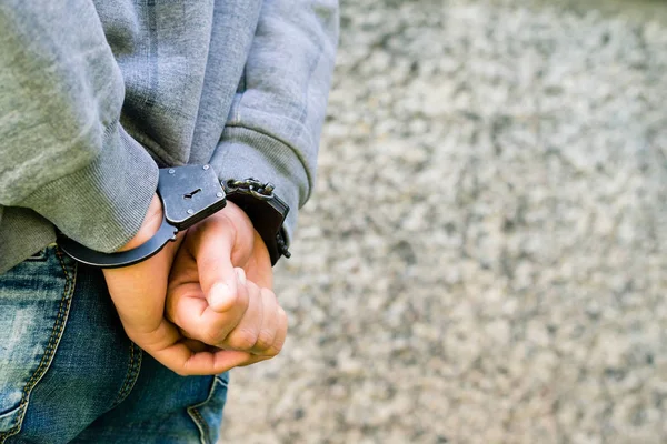 Close-up handcuffed hands of a businessman. Concept of crime and — Stock Photo, Image