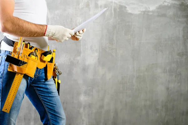 eksilerini bel ve aracı kemerle üzerinde el ile tanımlanamayan ev erkeği