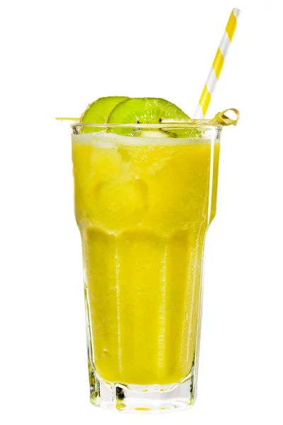 黄色健康美味猕猴桃冰沙在高玻璃与叫喊 — 图库照片