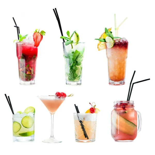 Vista frontale di set di diversi cocktail tropicali freschi differiscono i — Foto Stock