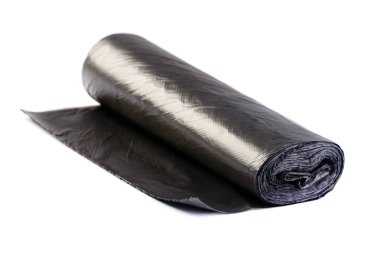 Siyah plastik Polietilen çöp torbası rulo üzerinde izole beyaz ba