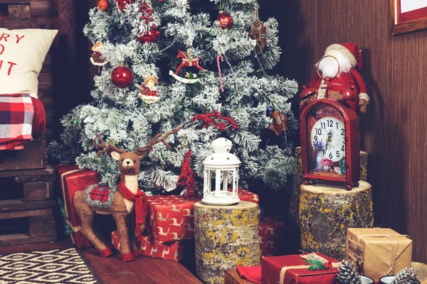 Gyönyörű karácsonyi interior design. Díszített Chris részlete — Stock Fotó