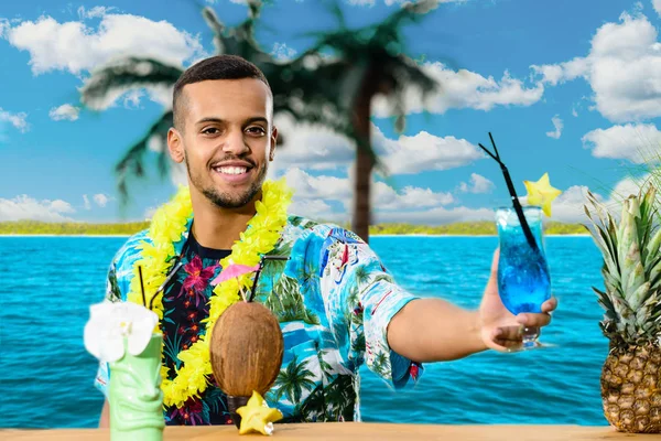 Yakışıklı, gülümseyen Meksika barmen ayakta tarih seçici odak 