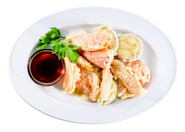 Lezzetli ve iştah açıcı tempura kızarmış sebze hizmet ile bu yüzden