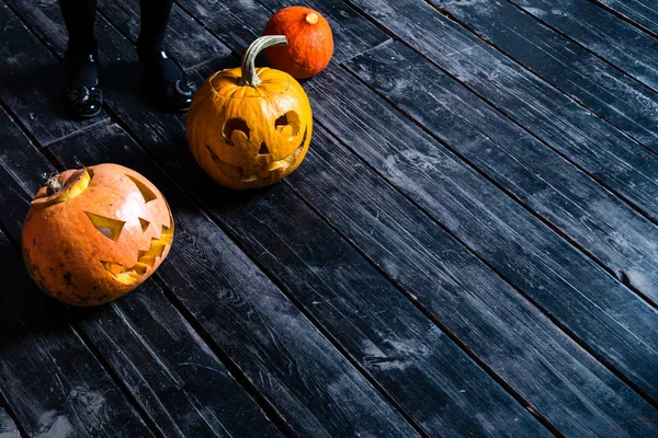 Cadılar Bayramı Balkabağı kafa jack fener karanlık ahşap arka plan wi