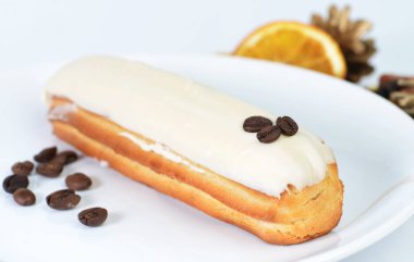 Geleneksel Fransız tatlı. Vanilyalı krema ile lezzetli pasta 