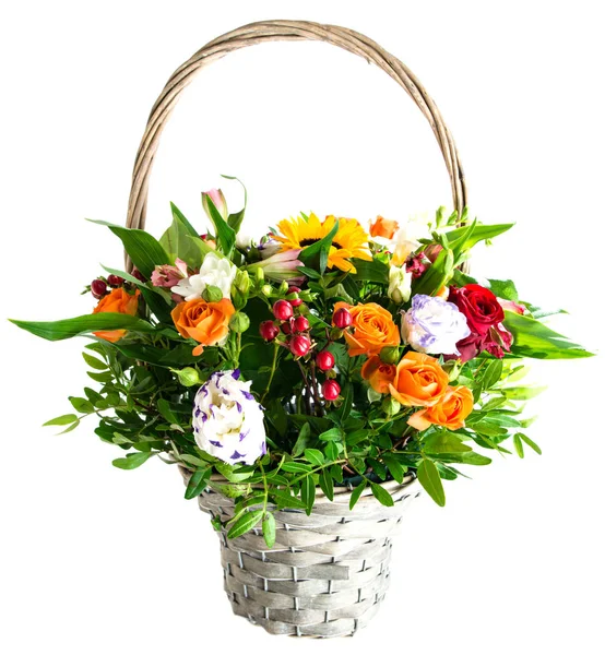 Bir sepet Isola güzel taze kırmızı, sarı ve turuncu çiçekler