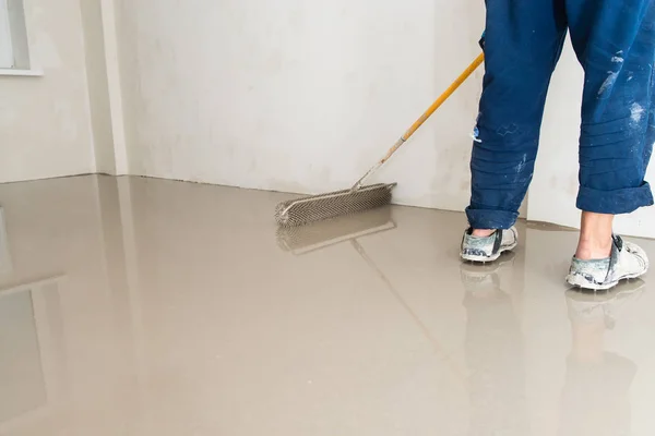 Riempire massetto riparazione del pavimento e arredare . — Foto Stock