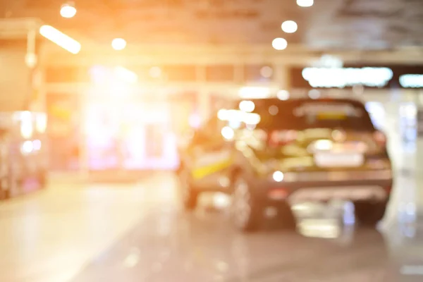 Verwischen den Hintergrund des Autos an einem Supermarkt, flache Tiefe o — Stockfoto