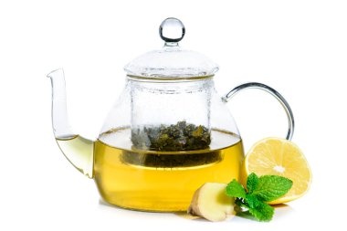 Zencefil ve cam çaydanlık nane ile yeşil çay