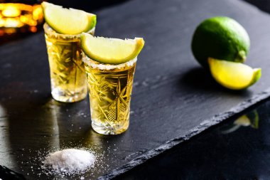 Limon ve tuz ile altın Meksika tekila