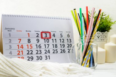 3 Ocak. Gün 3 beyaz takviminde ayın.