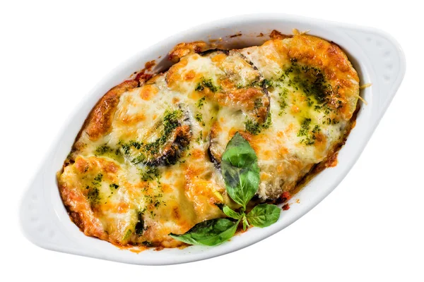 Tradisjonell lasagne laget av storfekjøtt, bolognesesaus toppet med – stockfoto