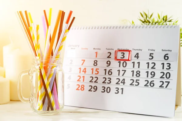 3 Ocak. Gün 3 beyaz takviminde ayın.