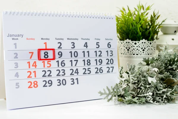 8 Ocak. Beyaz takviminde ayın günü 8