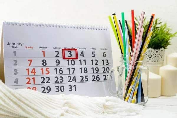 3 Ocak. Gün 3 beyaz takviminde ayın.