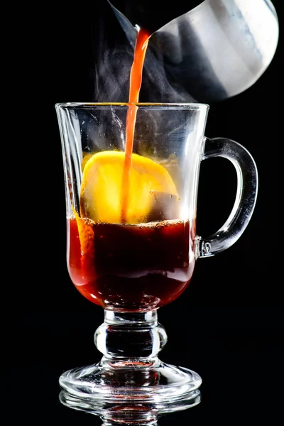 Process of preparing hot non-alcoholic mulled wine with orange a — Stock Photo, Image