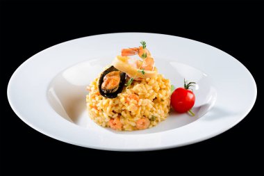 Geleneksel İtalyan mutfağı. İştah açıcı krem risotto shri ile