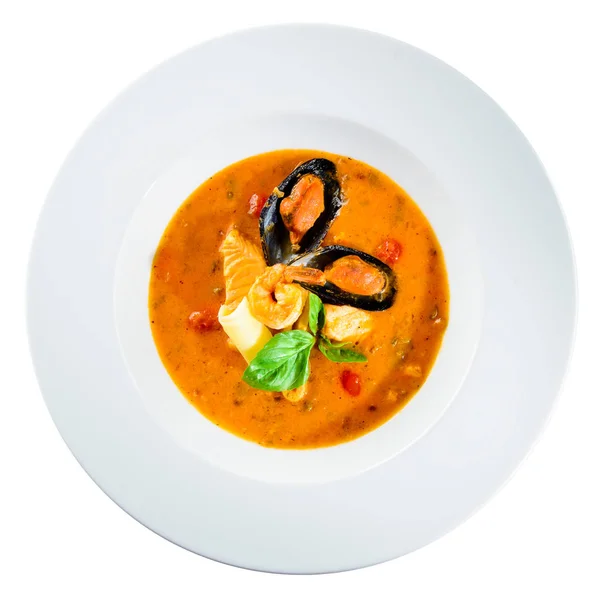 Zuppa di frutti di mare appetitosa fatta in casa con salsa di pomodoro e cocco m — Foto Stock