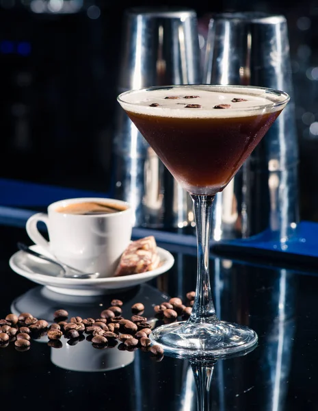 Taze kahve kahve çekirdekleri ve espresso Bar kokteyl 