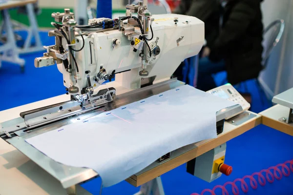 Industrial sewing machine close-up — Stock Photo, Image